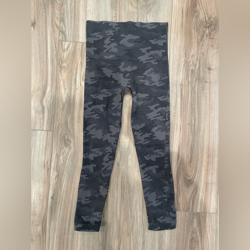 Spanx Camo Look At Me Now Leggings